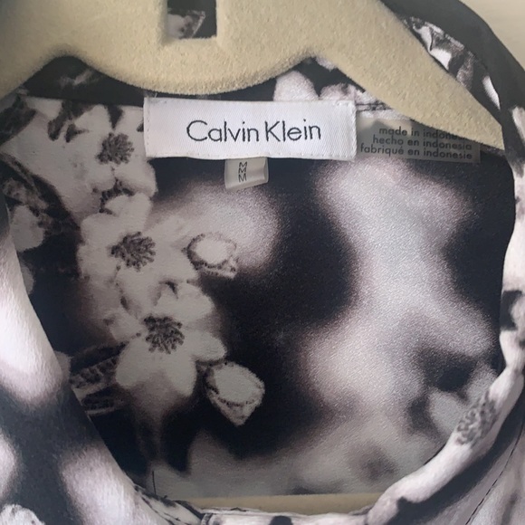 Calvin Klein stunning black and white floral blouse size medium! - Picture 3 of 6